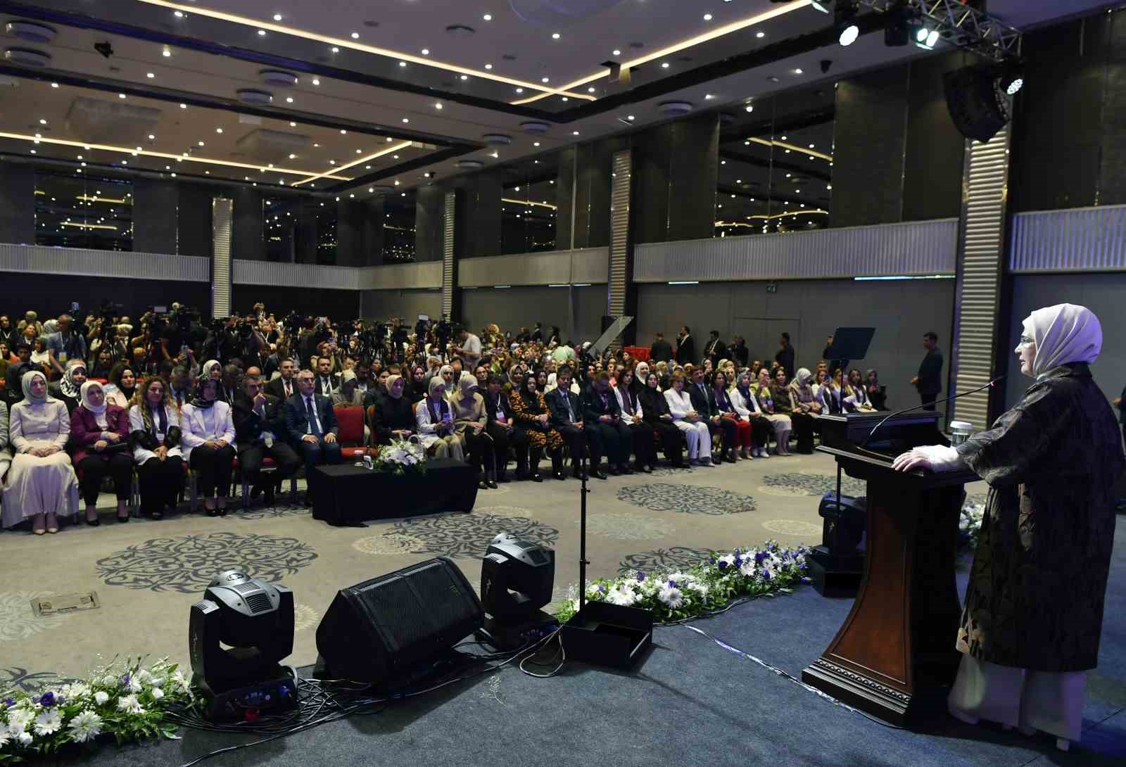 Emine Erdoğan: "Kadınların ekonomik hayata katılması, afet sonrası toparlanma döneminde büyük öneme sahiptir"