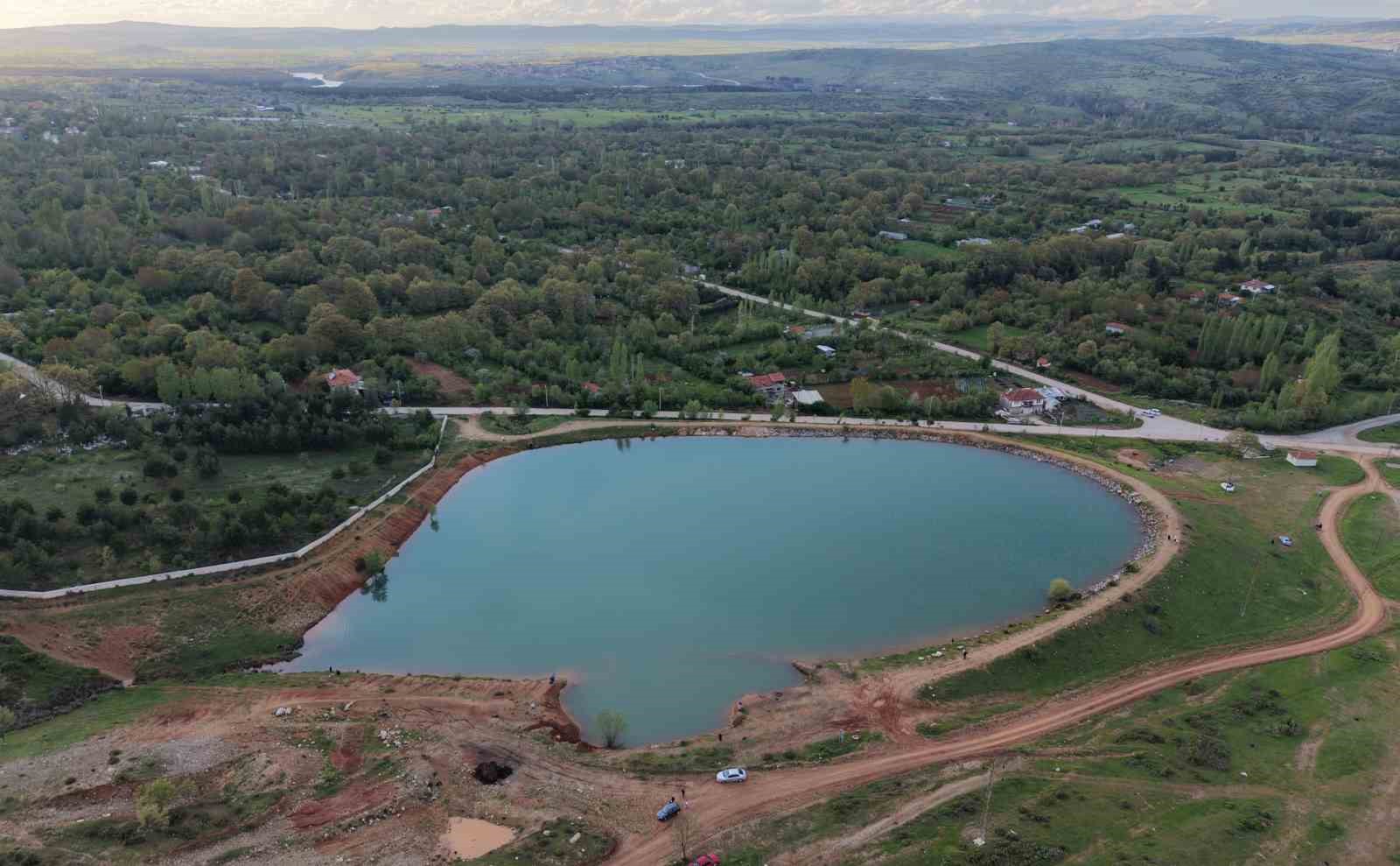 Kütahya'da yağış bereketi gölete yansıdı