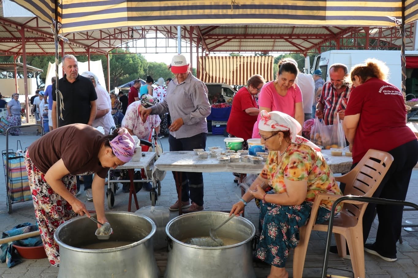 Bozdoğan Belediyesi'nden aşure ikramı