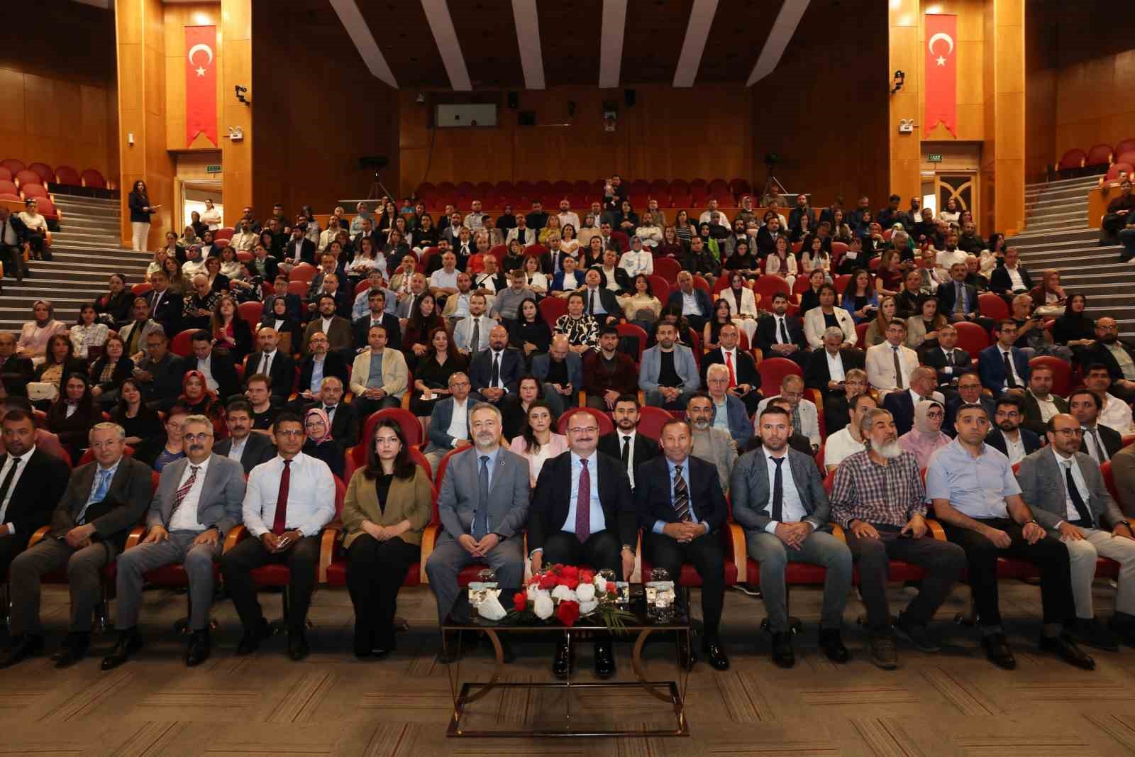 Atatürk Üniversitesinde akademik üretkenlik ödüllendirildi
