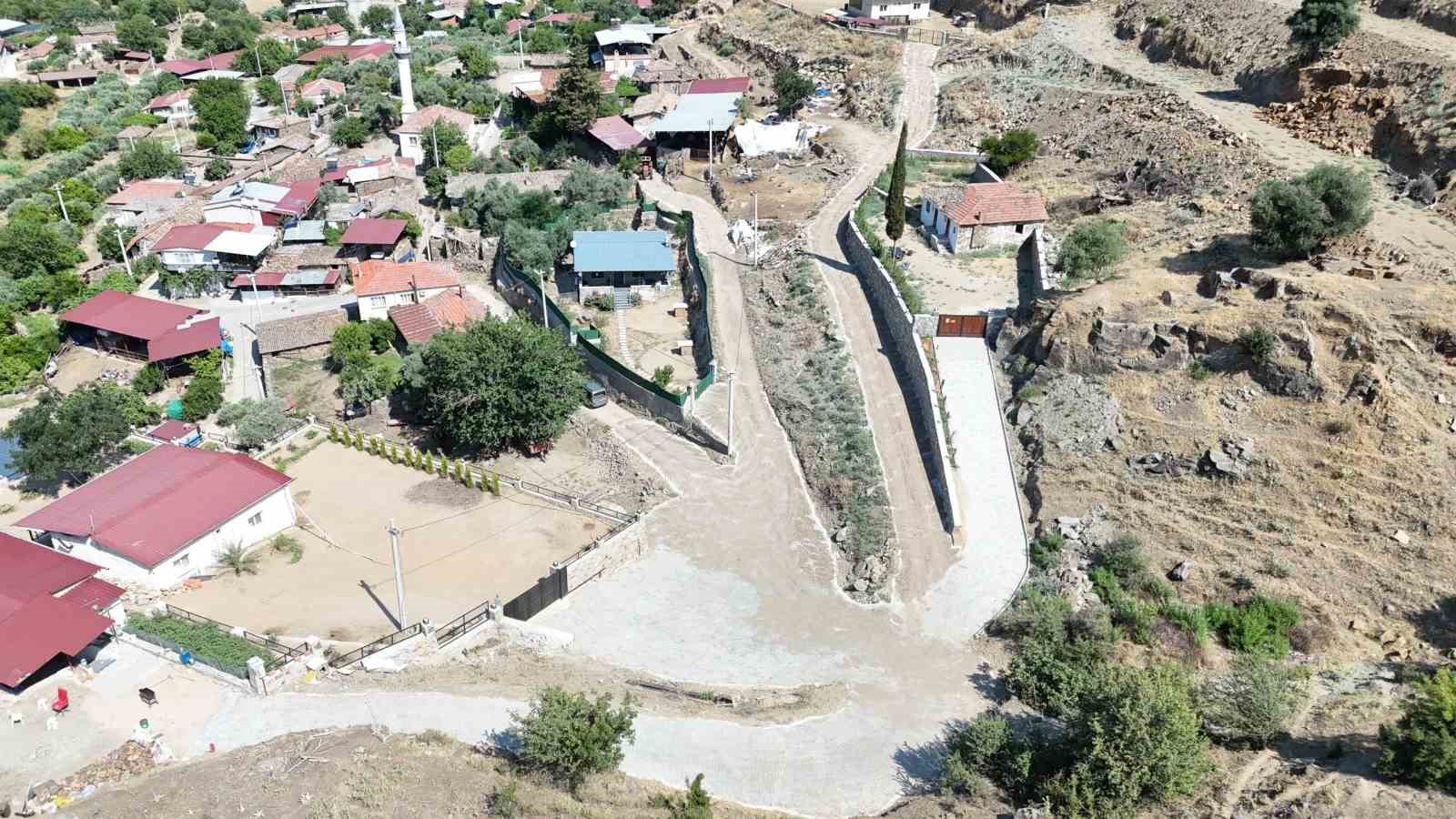 Nazilli Belediyesi Kırcaklı'da yolları yeniledi