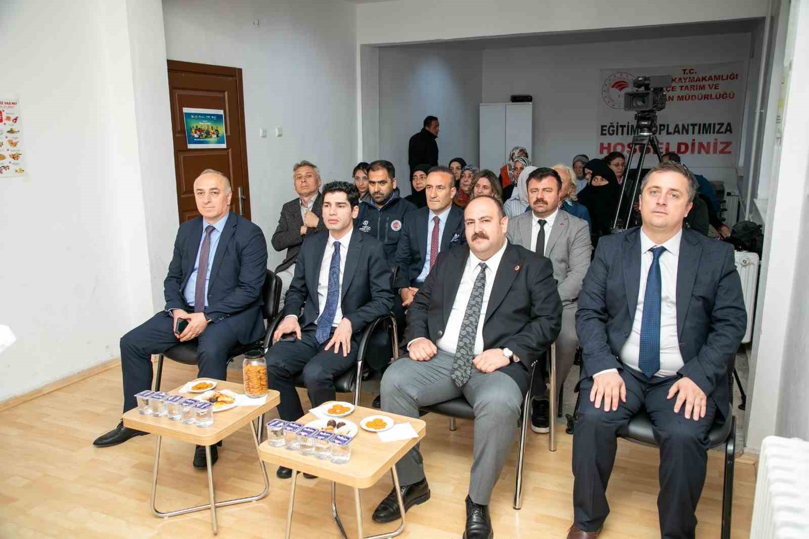 Safran yetiştiriciliği eğitimi alan üreticilere sertifika töreni düzenlendi