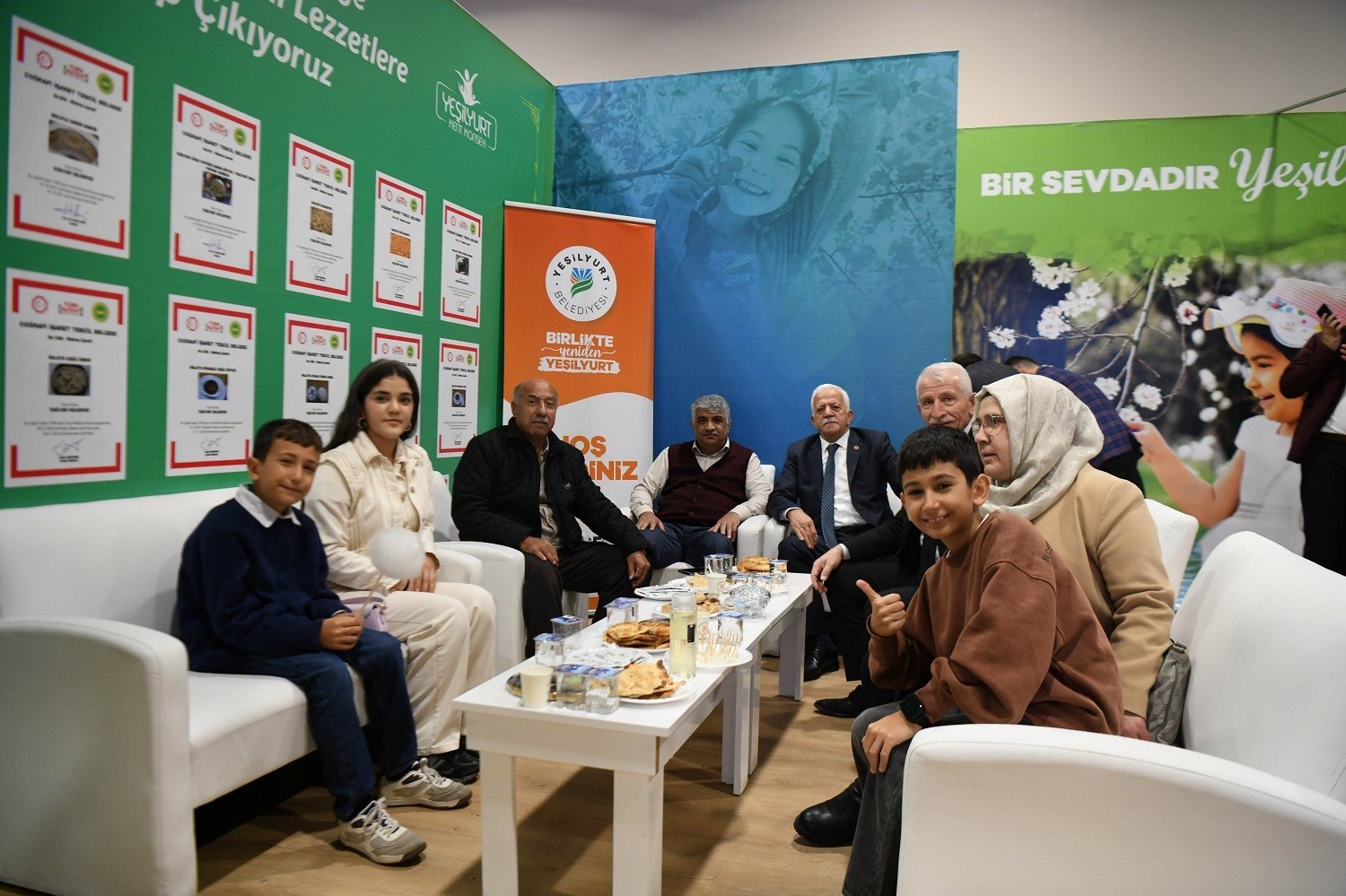 YEŞİLYURT BELEDİYESİNİN TANITIM STANDI İSTANBUL’DA YOĞUN İLGİ GÖRÜYOR