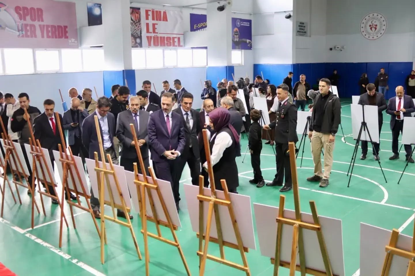 ERZİNCAN'IN ÜZÜMLÜ İLÇESİNDE, 29 EKİM CUMHURİYET BAYRAMI'NIN 103. YIL DÖNÜMÜ ETKİNLİKLERİ KAPSAMINDA "ÜZÜMLÜ'DEN MANZARALAR" FOTOĞRAF SERGİSİ AÇILDI