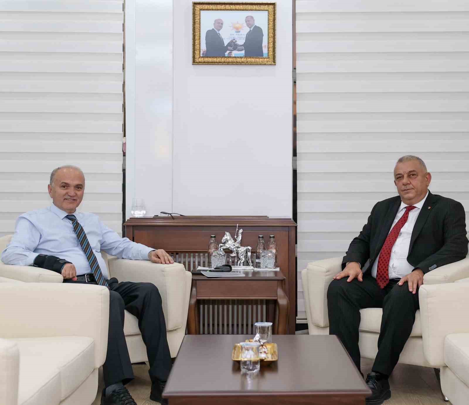 Başkan Özlü, 'Omuz omuza hizmet etmeye devam edeceğiz'
