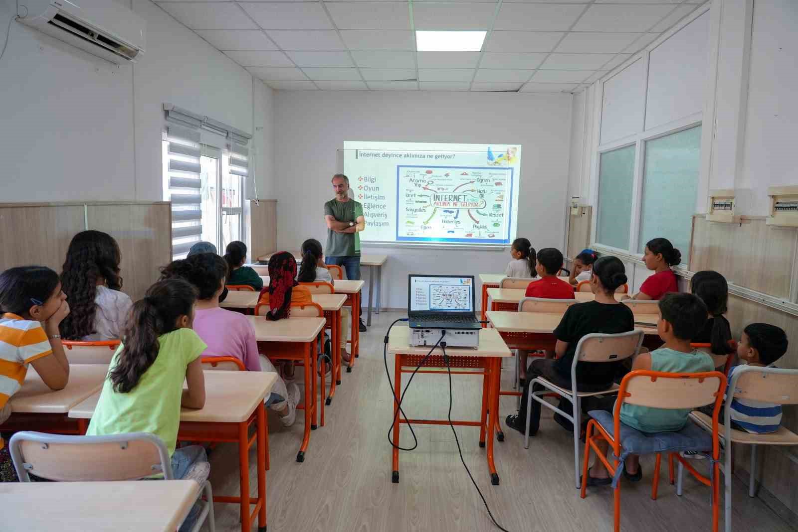 Çocuklara güvenli internet eğitimi verildi