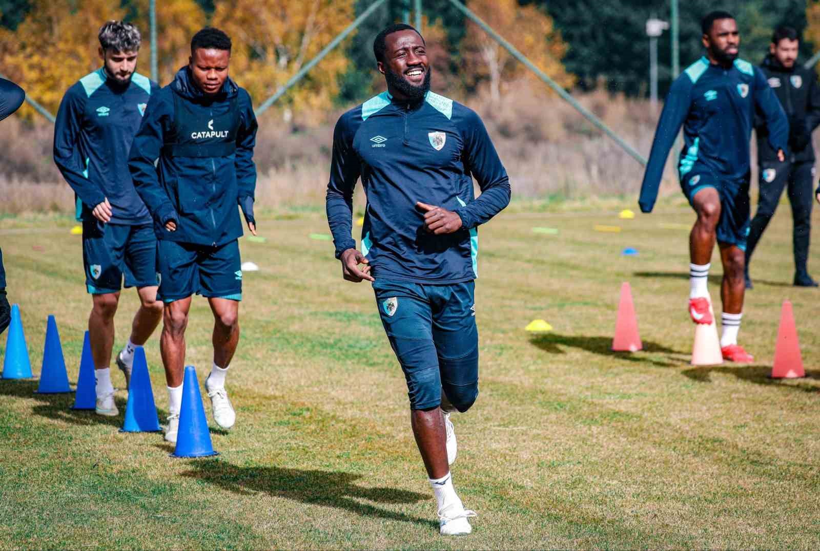 ERZURUMSPOR FK, TRENDYOL SÜPER LİG'İN 10. HAFTASINDA YARIN SAHASINDA OYNAYACAĞI ÇORUM FK MAÇININ HAZIRLIKLARINI YAPTIĞI ANTRENMANLA TAMAMLADI.