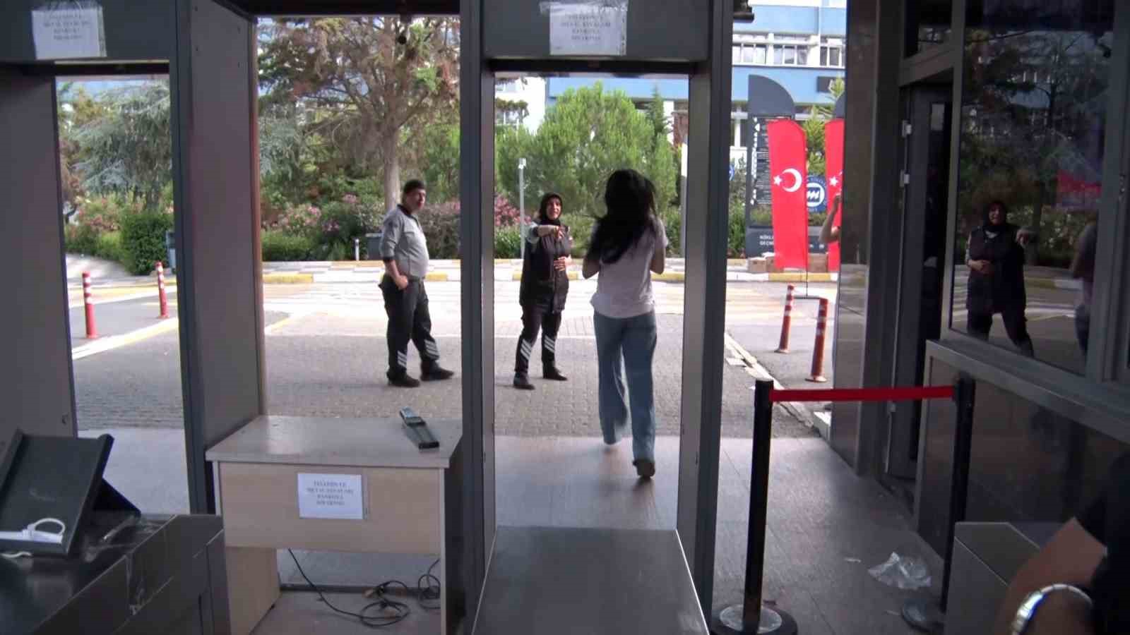 YKS’ye geç kalan adaylar panik yaşadı