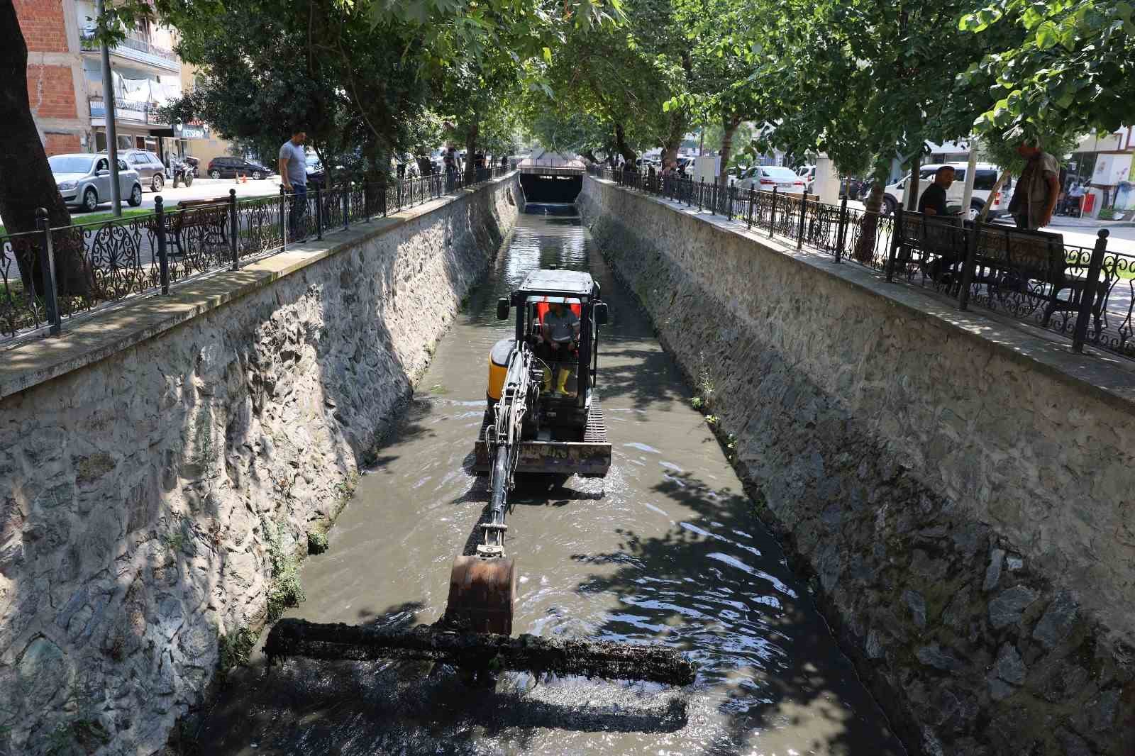 Büyükşehir'den derelerde temizlik seferberliği