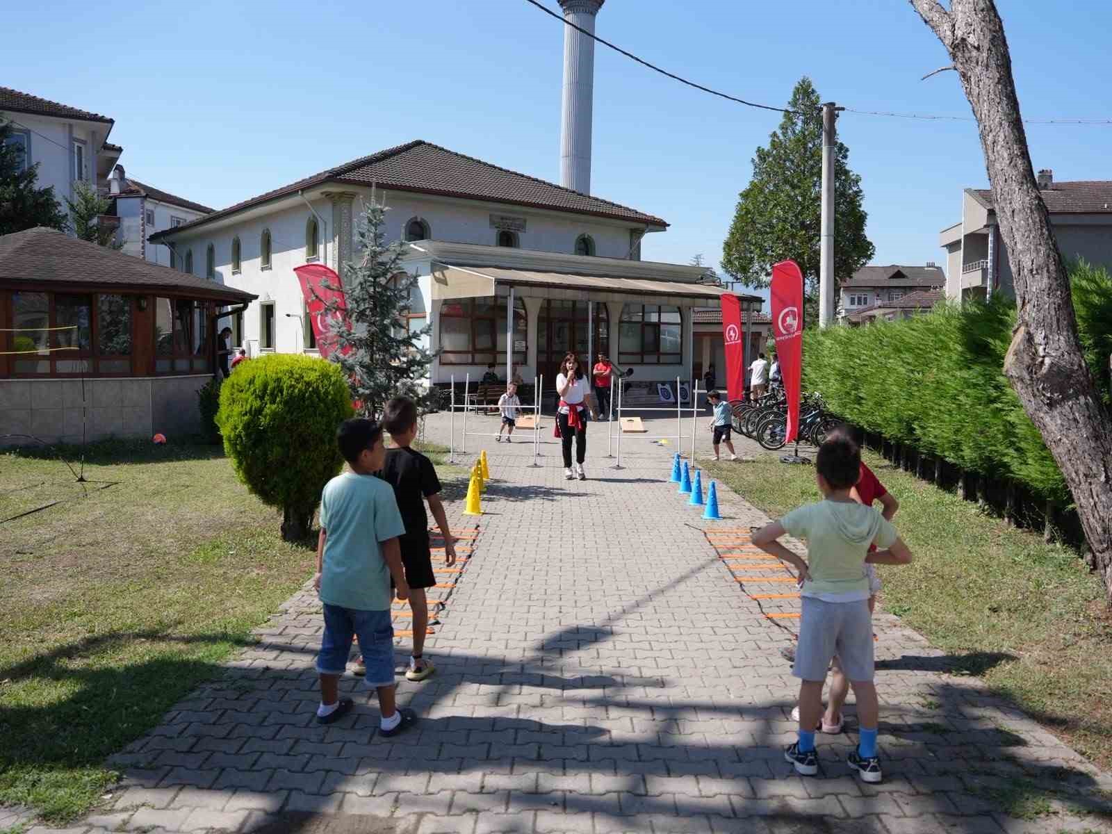 Kur'an kursuna gidenlen hem eğlendi hem spor yaptı