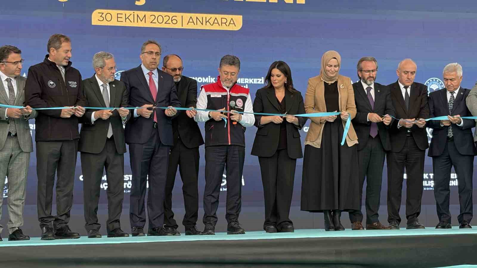 TARIM VE ORMAN BAKANI İBRAHİM YUMAKLI, "2026 YILINDA HAYVANSAL ÜRETİME VERMİŞ OLDUĞUMUZ DESTEĞİ BİR ÖNCEKİ YILA GÖRE YÜZDE 39,5 ARTIRARAK 38 BUÇUK MİLYAR LİRAYA ÇIKARDIK. İNŞALLAH MECLİSİMİZDEN DE BU BÜTÇE DÖNEMİ İÇERİSİNDE ONAY ALDIĞI TAKDİRDE, 2027 YILI İÇİN BU DESTEK BÜTÇESİNİ YÜZDE 41,5 ARTIRARAK 54 BUÇUK MİLYAR LİRAYA YÜKSELTMİŞ OLACAĞIZ" DEDİ.