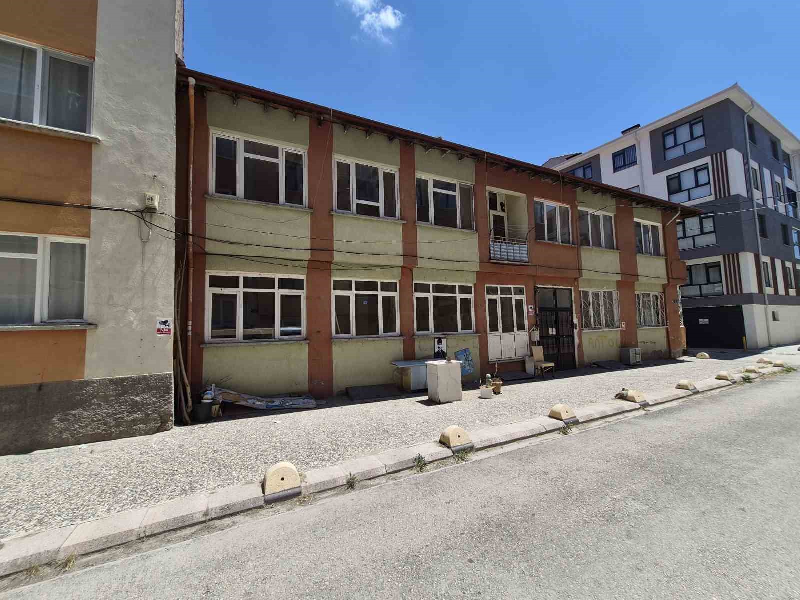 Bulunduğu sokağa renk katan 'Sevgililer ve Aşıklar Parkı' artık yok