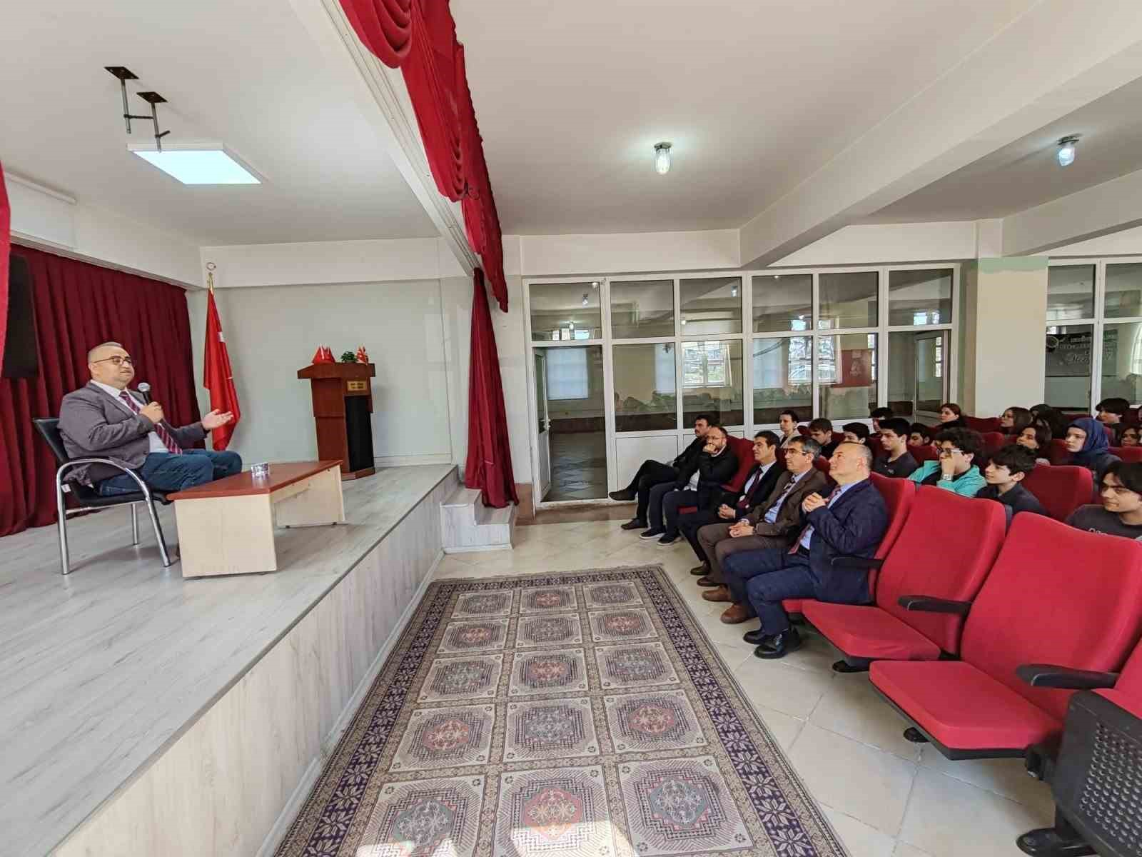 Kütahya'da 'Sürdürülebilir Toplumlar' temalı bilim söyleşisi