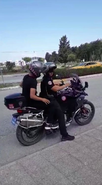 TYT’ye geç kalan adayların yardımına polis ekipleri yetişti