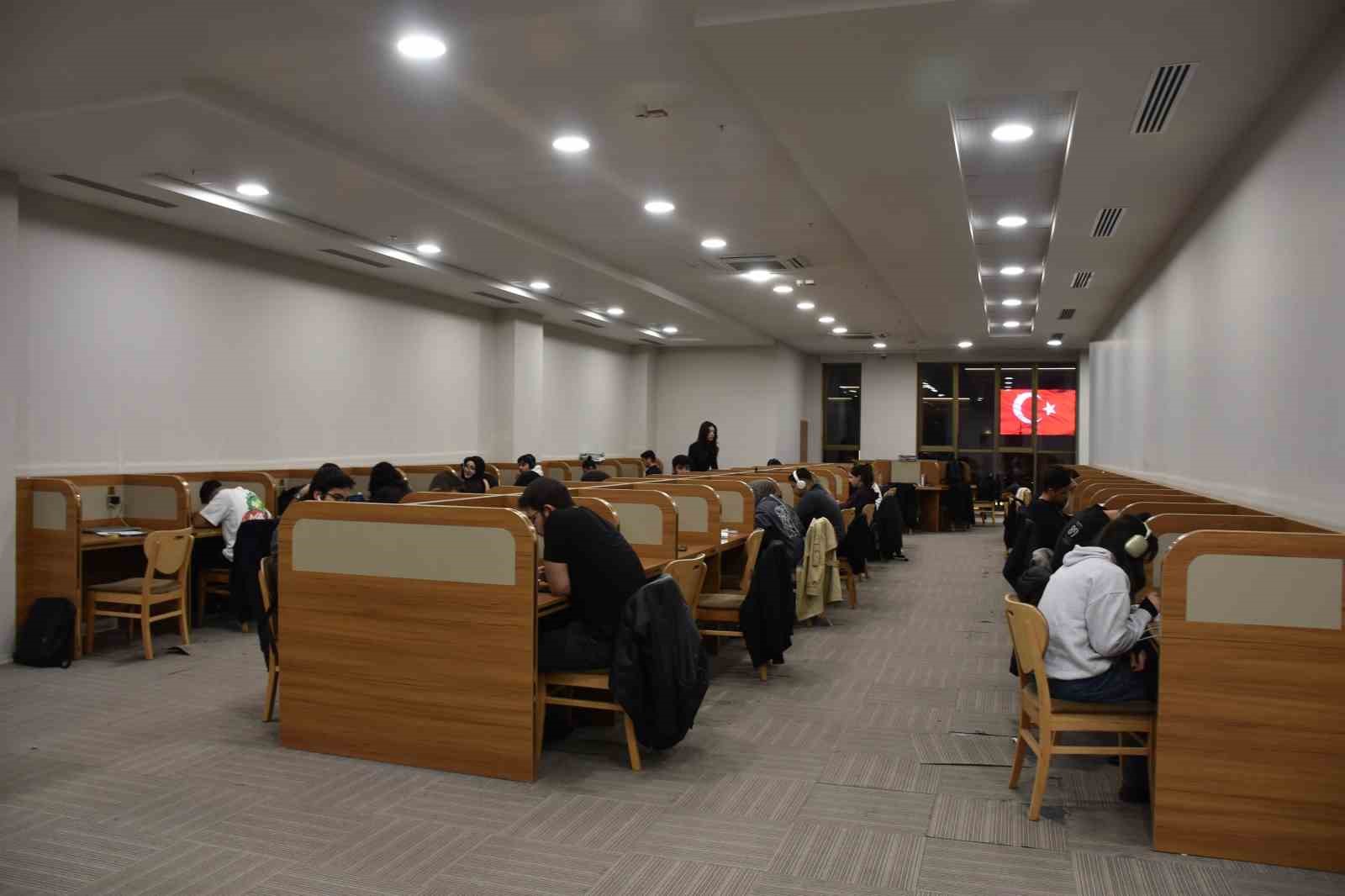 ŞAHİNBEY BELEDİYESİ TARAFINDAN ŞEHRE KAZANDIRILAN VE TÜRKİYE’NİN EN BÜYÜK İKİNCİ KÜTÜPHANESİ OLMA ÖZELLİĞİNİ TAŞIYAN ŞAHİNBEY MİLLET KÜTÜPHANESİ 29 EKİM CUMHURİYET BAYRAMI’NDA 4 BİNDEN FAZLA ÖĞRENCİYİ AĞIRLADI.