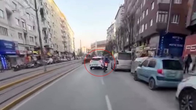 Eskişehir'de kask kamerasına yansıyan ilginç kaza anı