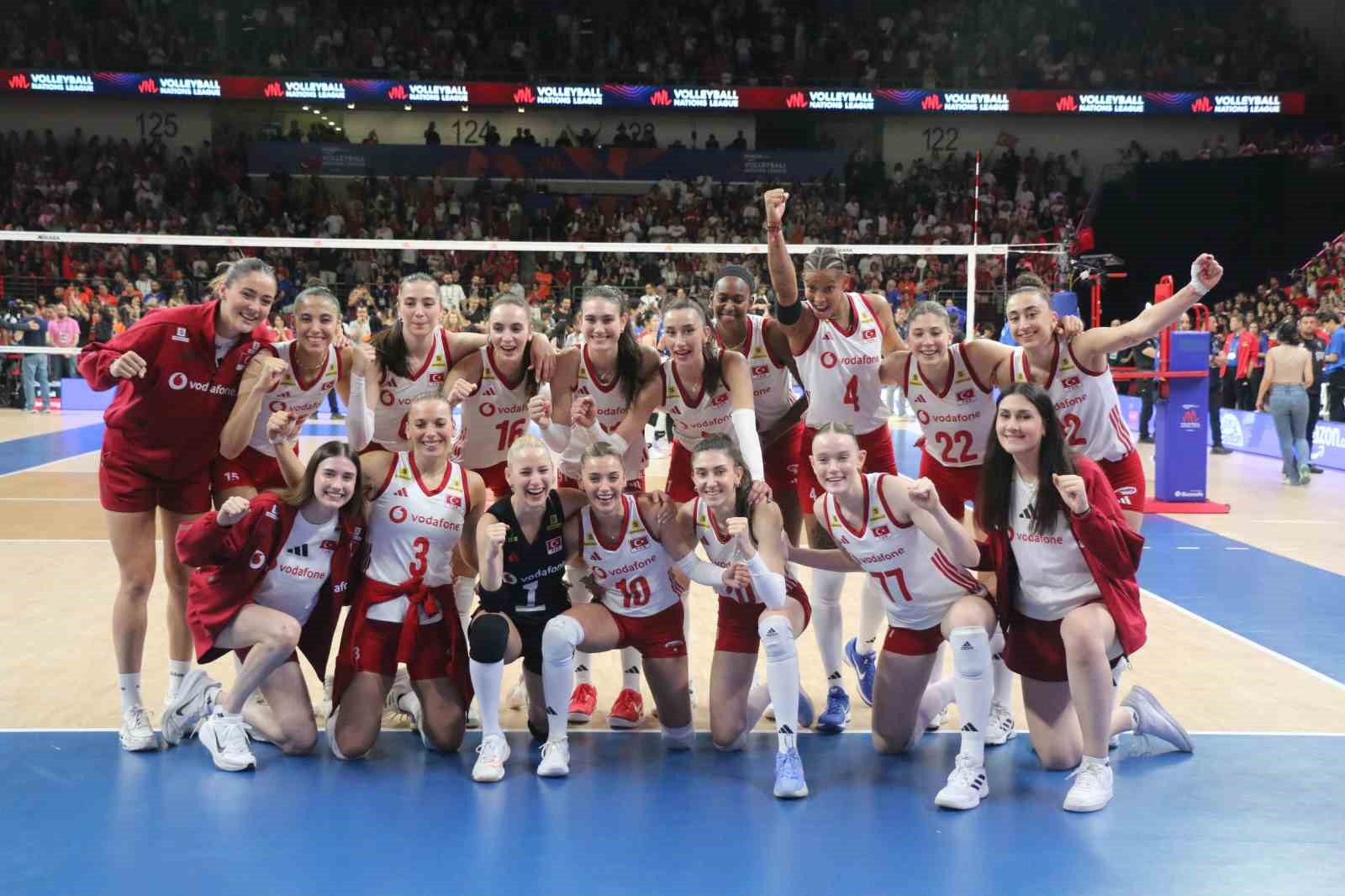 A Milli Kadın Voleybol Takımı'nın, VNL 3. hafta kadrosu belli oldu
