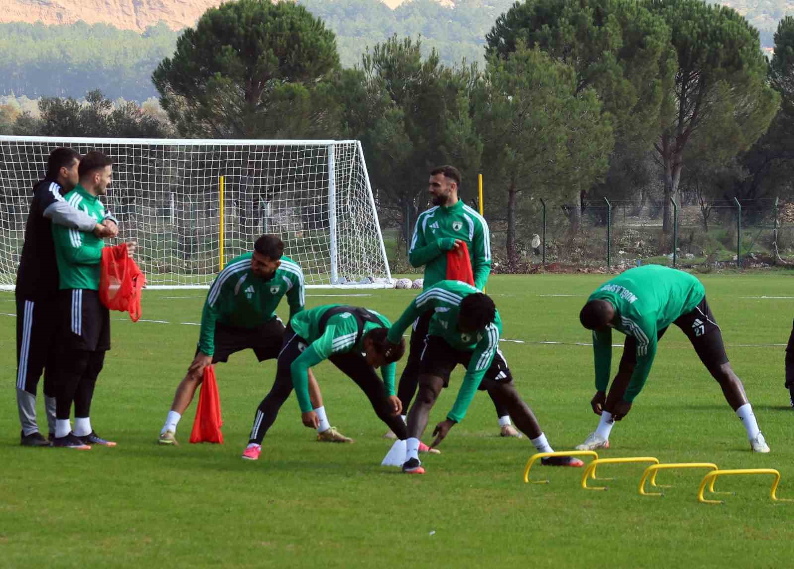 TRENDYOL 1. LİG 13’ÜNCÜ HAFTASINDA DEPLÂSMANDA LİGİN GÜÇLÜ EKİPLERİNDEN KAYSERİSPOR İLE KARŞILAŞACAK OLAN MUĞLASPOR, MAÇININ SON HAZIRLIĞINI KEMAL DİRİKAN TESİSLERİNDE GERÇEKLEŞTİRDİ.