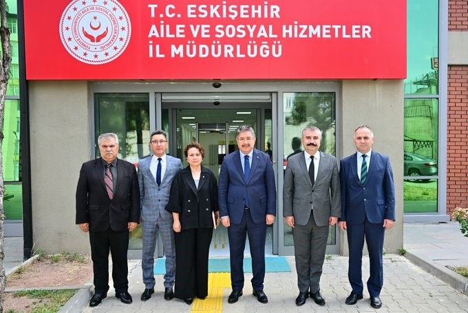 Eskişehir Valisi Yılmaz, Aile ve Sosyal Hizmetler İl Müdürlüğü'nde brifing aldı