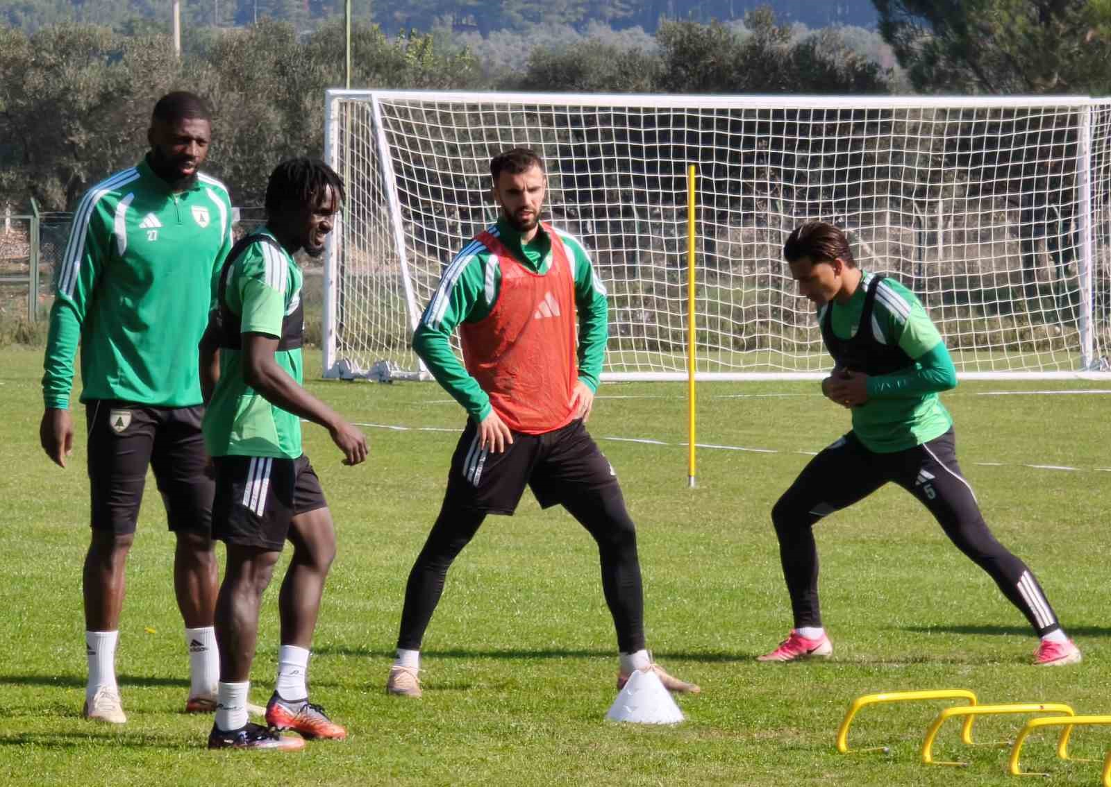 TRENDYOL 1. LİG 13’ÜNCÜ HAFTASINDA DEPLÂSMANDA LİGİN GÜÇLÜ EKİPLERİNDEN KAYSERİSPOR İLE KARŞILAŞACAK OLAN MUĞLASPOR, MAÇININ SON HAZIRLIĞINI KEMAL DİRİKAN TESİSLERİNDE GERÇEKLEŞTİRDİ.