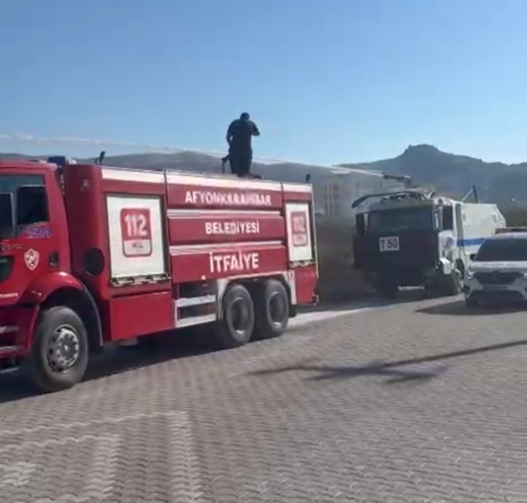 Otluk alandaki yangın TOMA'ların da müdahalesiyle söndürüldü