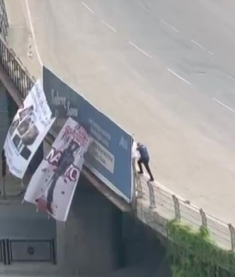Adana'da köprüye NATO protestosu için pankart asan şahıs gözaltına alındı