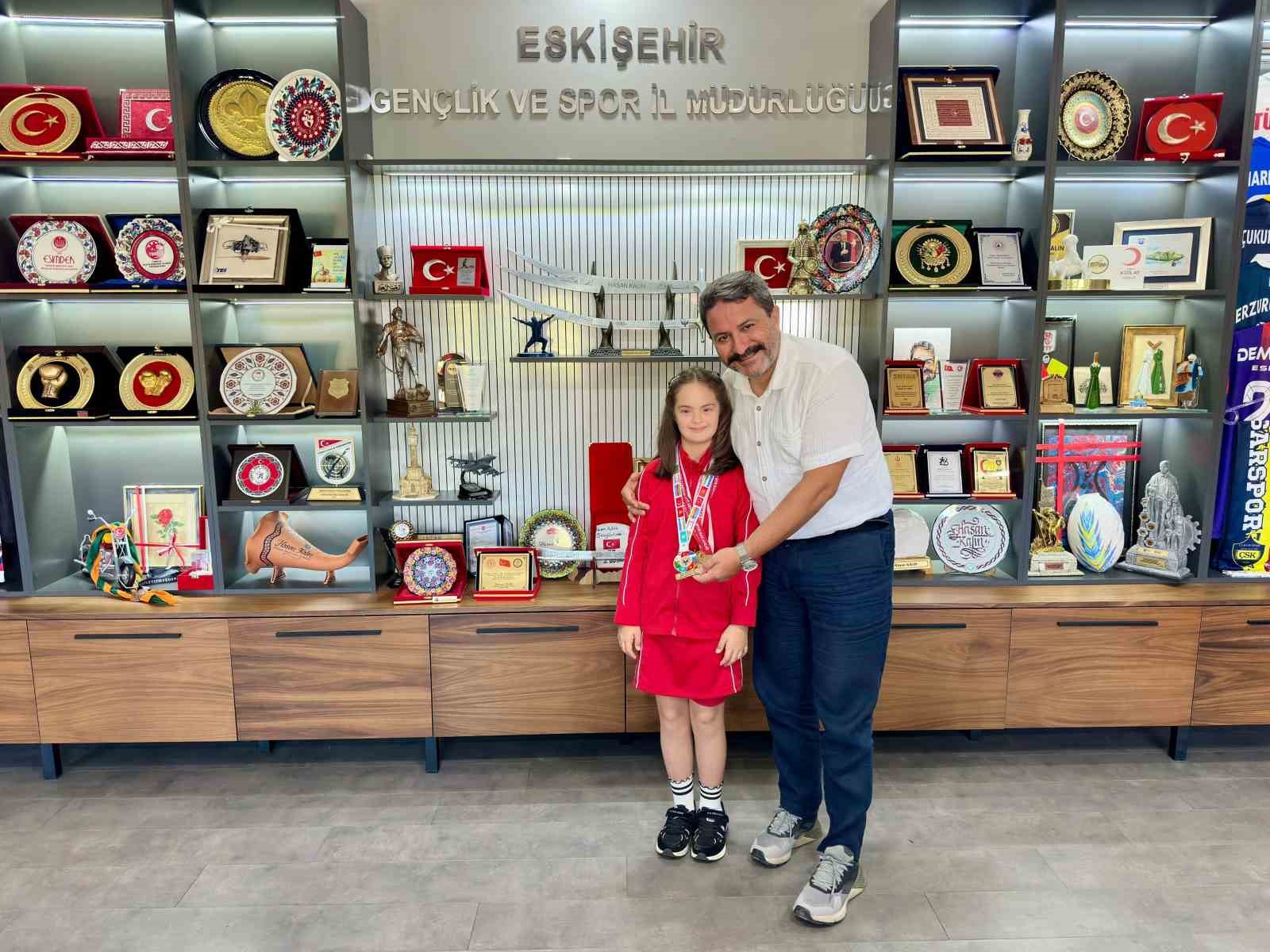 Eskişehir'in gururu Elif Ertek'ten çifte başarı