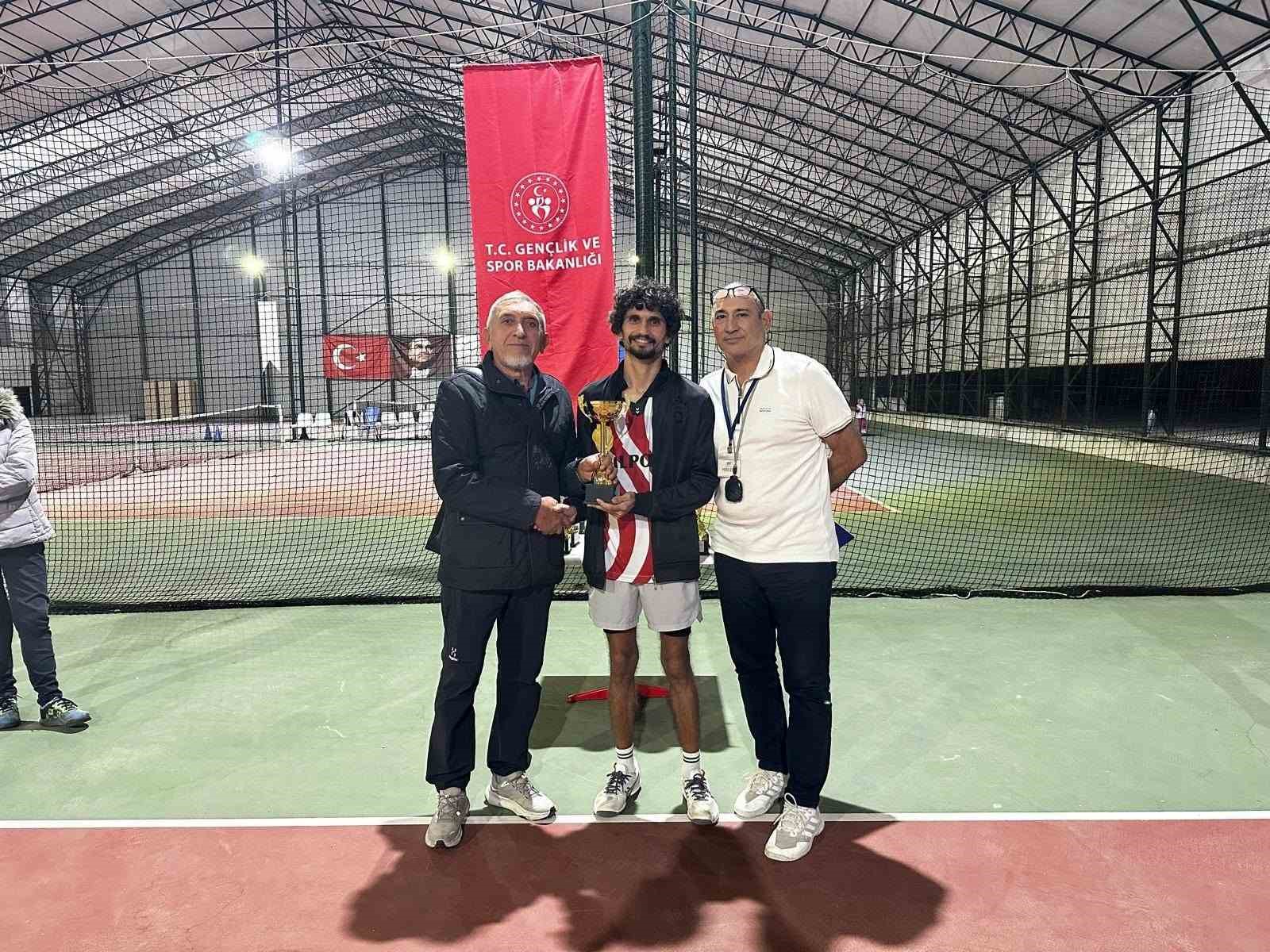 AYDIN ADNAN MENDERES ÜNİVERSİTESİ (ADÜ) İLE AYDIN GENÇLİK VE SPOR İL MÜDÜRLÜĞÜ İŞ BİRLİĞİNDE DÜZENLENEN 29 EKİM CUMHURİYET BAYRAMI TENİS MÜSABAKALARI TAMAMLANDI.