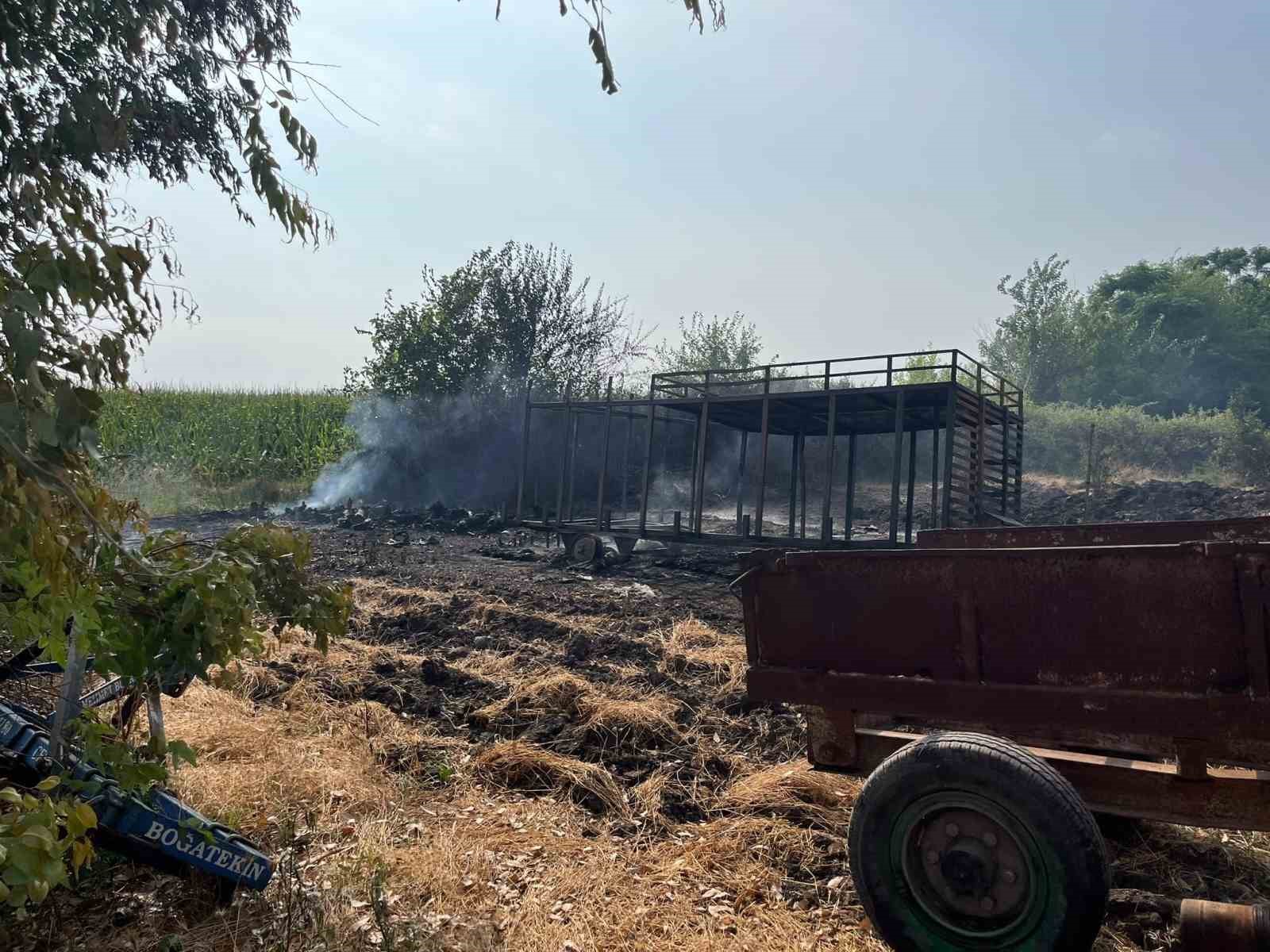Osmaniye'de malzeme deposu alevlere teslim oldu