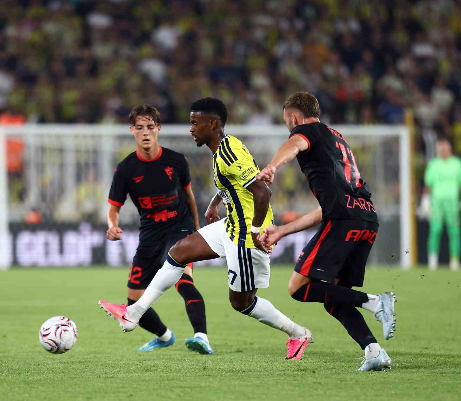 UEFA Şampiyonlar Ligi: Fenerbahçe: 1 - Gornik Zabrze: 0 (İlk yarı)