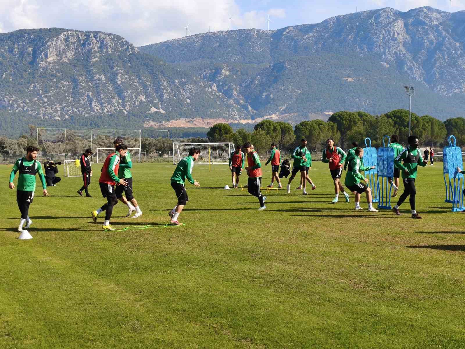 TRENDYOL 1. LİG 13’ÜNCÜ HAFTASINDA DEPLÂSMANDA LİGİN GÜÇLÜ EKİPLERİNDEN KAYSERİSPOR İLE KARŞILAŞACAK OLAN MUĞLASPOR, MAÇININ SON HAZIRLIĞINI KEMAL DİRİKAN TESİSLERİNDE GERÇEKLEŞTİRDİ.