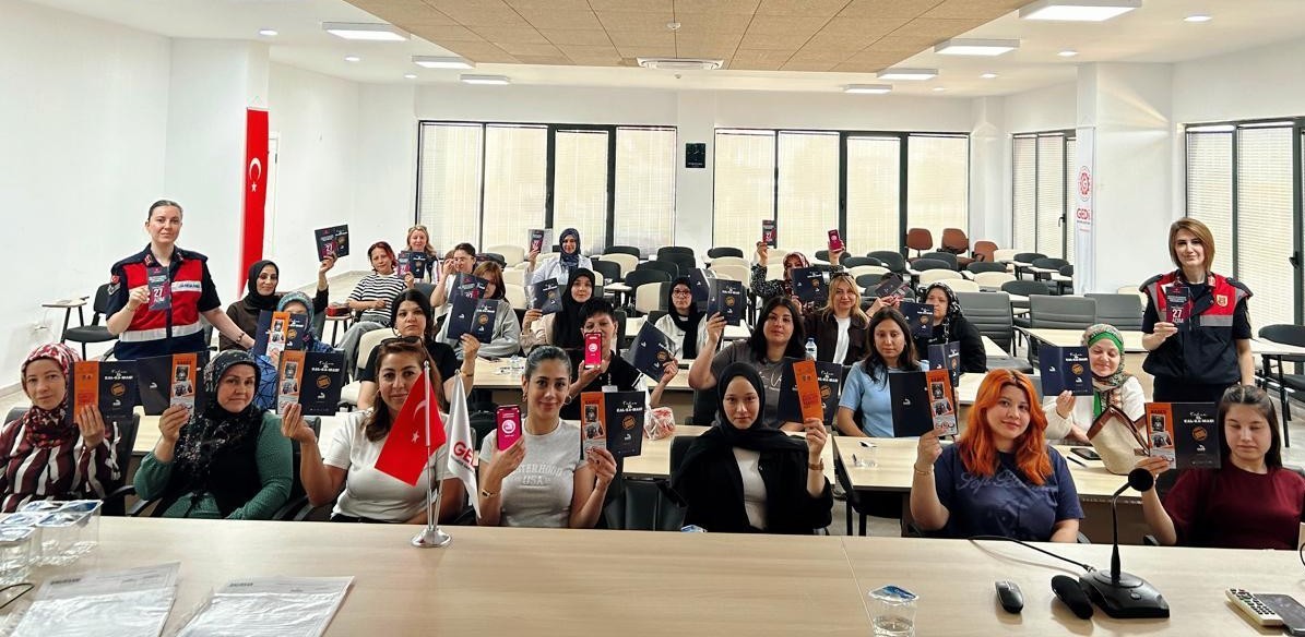 Kütahya'da jandarmadan kadınlara KADES eğitimi