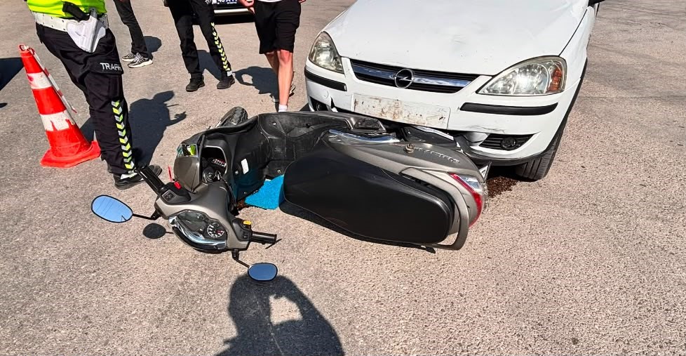 Tavşanlı'da otomobil ile motosiklet çarpıştı: 2 kişi yaralandı