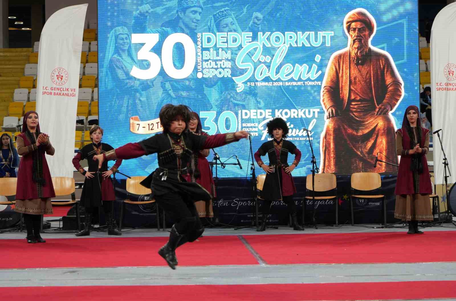 Dede Korkut Şöleni'nde 11 ülkeden 15 ekip sahne aldı