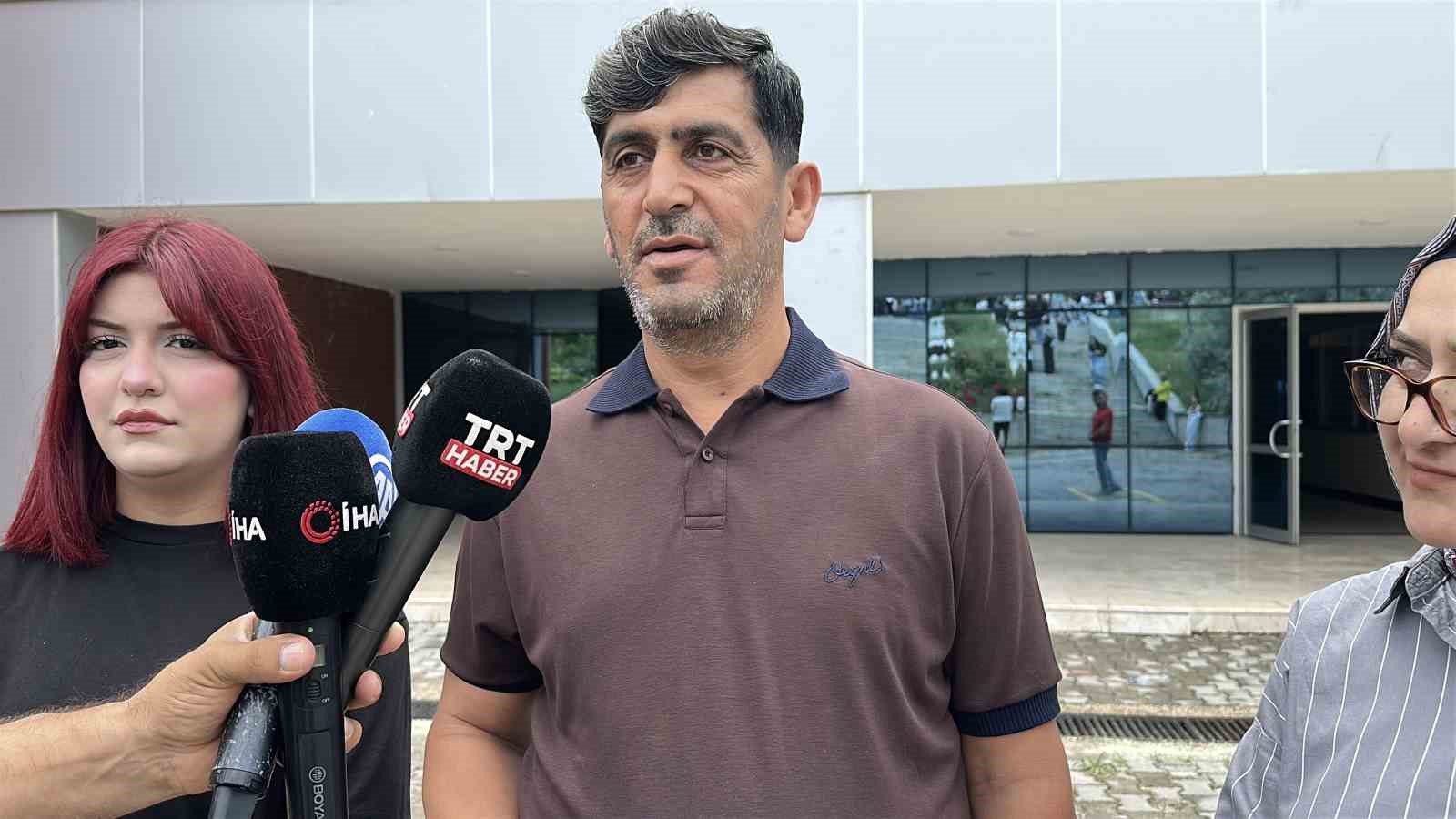 Baba, anne ve 2 kızı sınavda birbirlerine rakip oldu