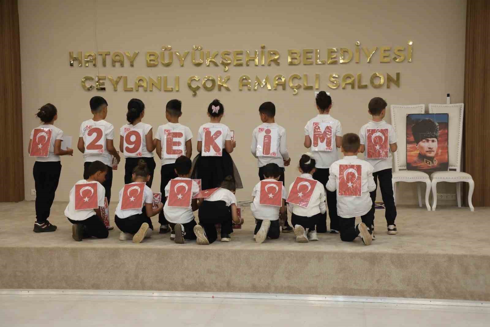 KIRIKHAN’DA HİZMETE AÇILAN ÇOK AMAÇLI SALONDA 29 EKİM CUMHURİYET BAYRAMI KUTLANDI.