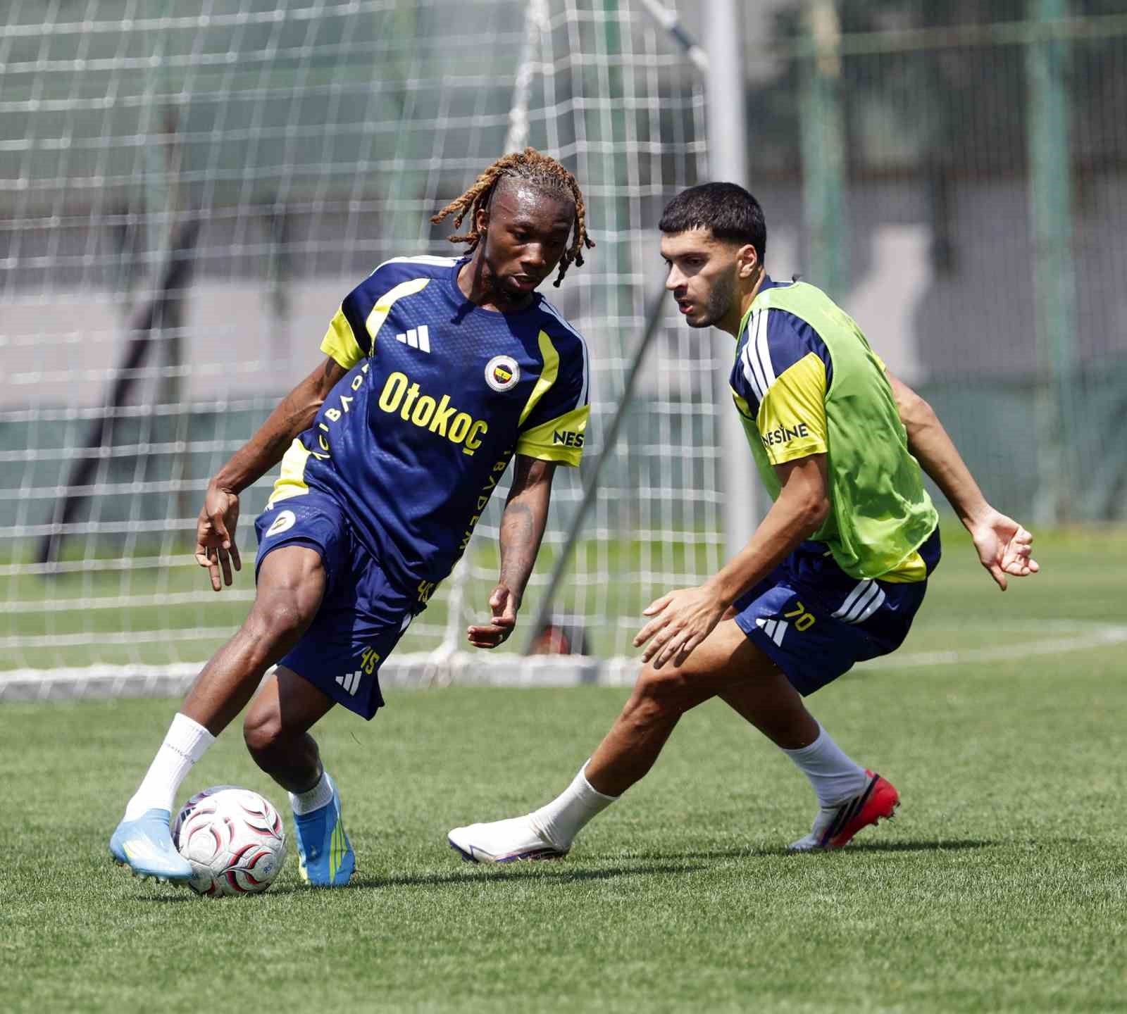 Fenerbahçe, Konyaspor maçı hazırlıklarına ara vermeden başladı