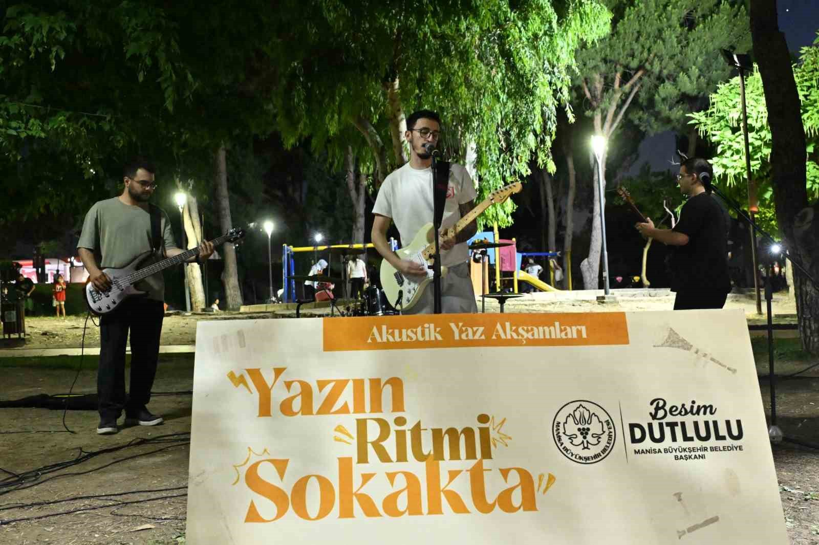 'Akustik Yaz Akşamları' Manisalılara müzik dolu bir hafta sonu yaşattı