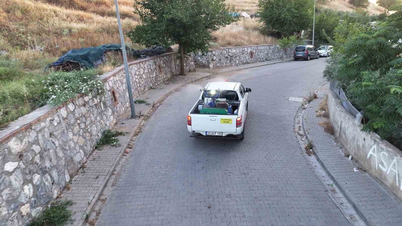 Efeler'de ilaçlama mesaisi hız kesmiyor