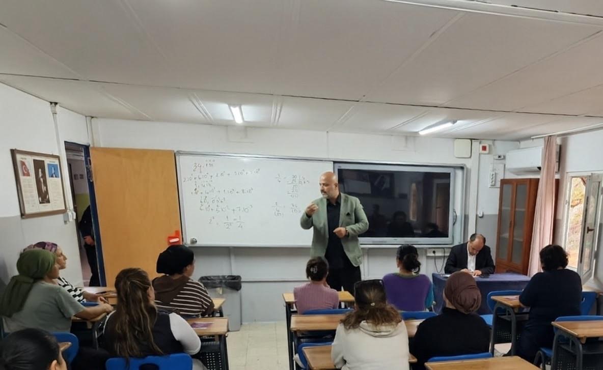 YALIKAVAK’TA ÖĞRENCİLER YAZARLA BULUŞTU