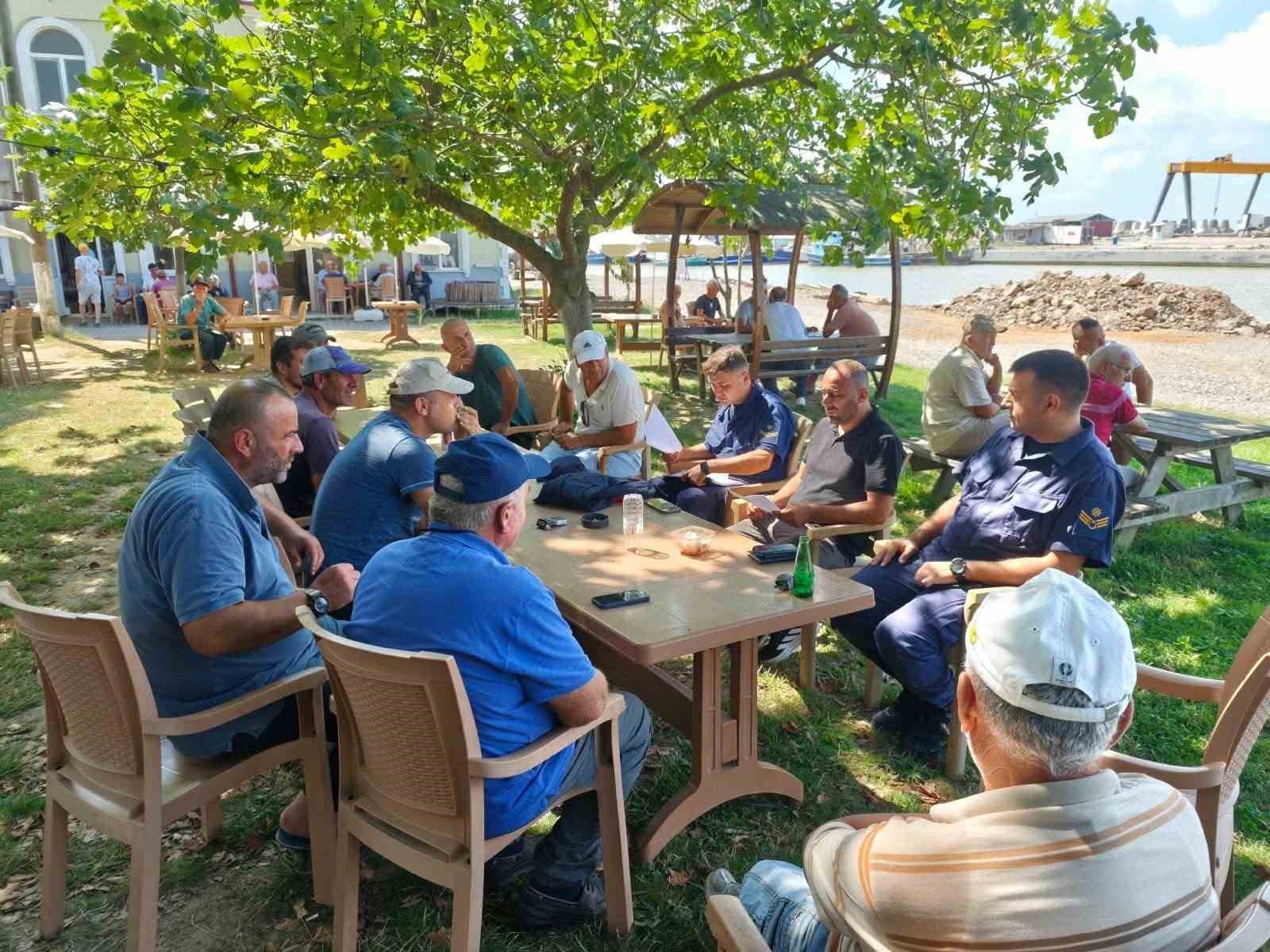 Balıkçılar denizlerin temiz tutulması konusunda bilgilendirildi