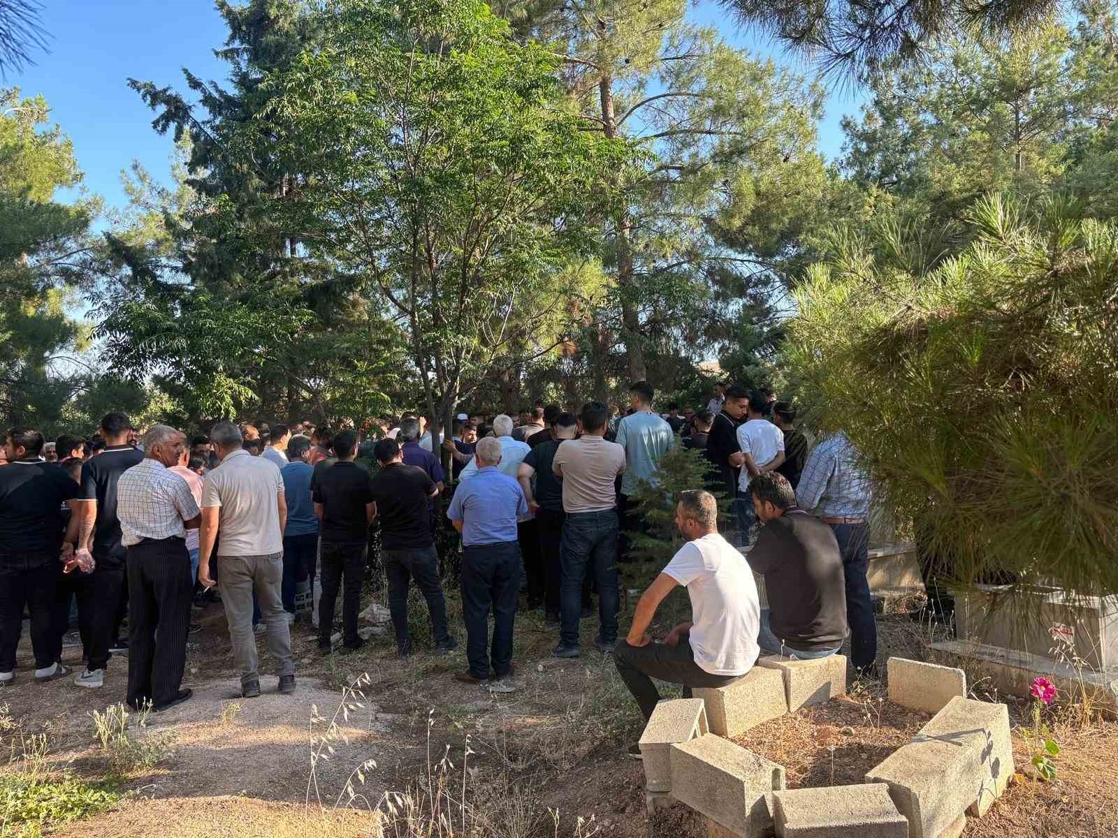 Sınava giderken kazada ölen genç toprağa verildi