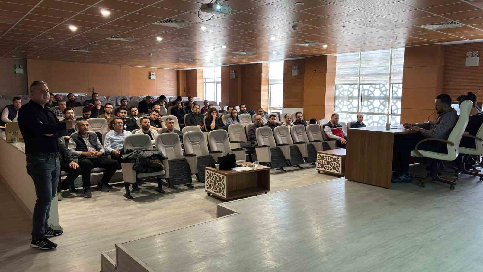 Kütahya'da veteriner hekimlere hizmet içi eğitim düzenlendi