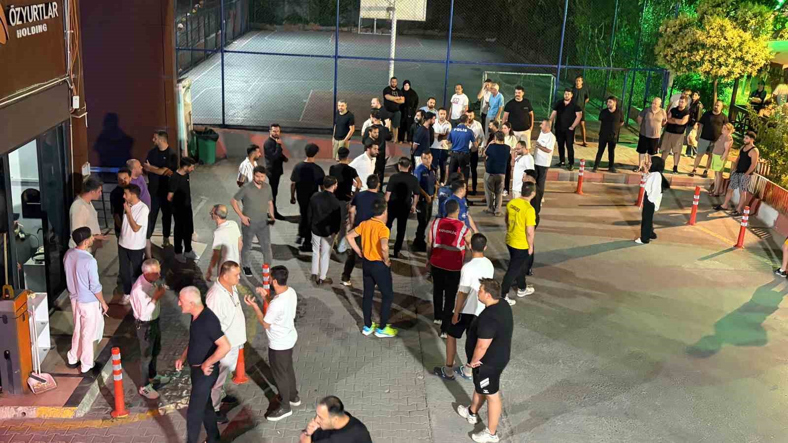 Esenyurt'ta siteye giriş kavgasında 3 kişi yaralandı