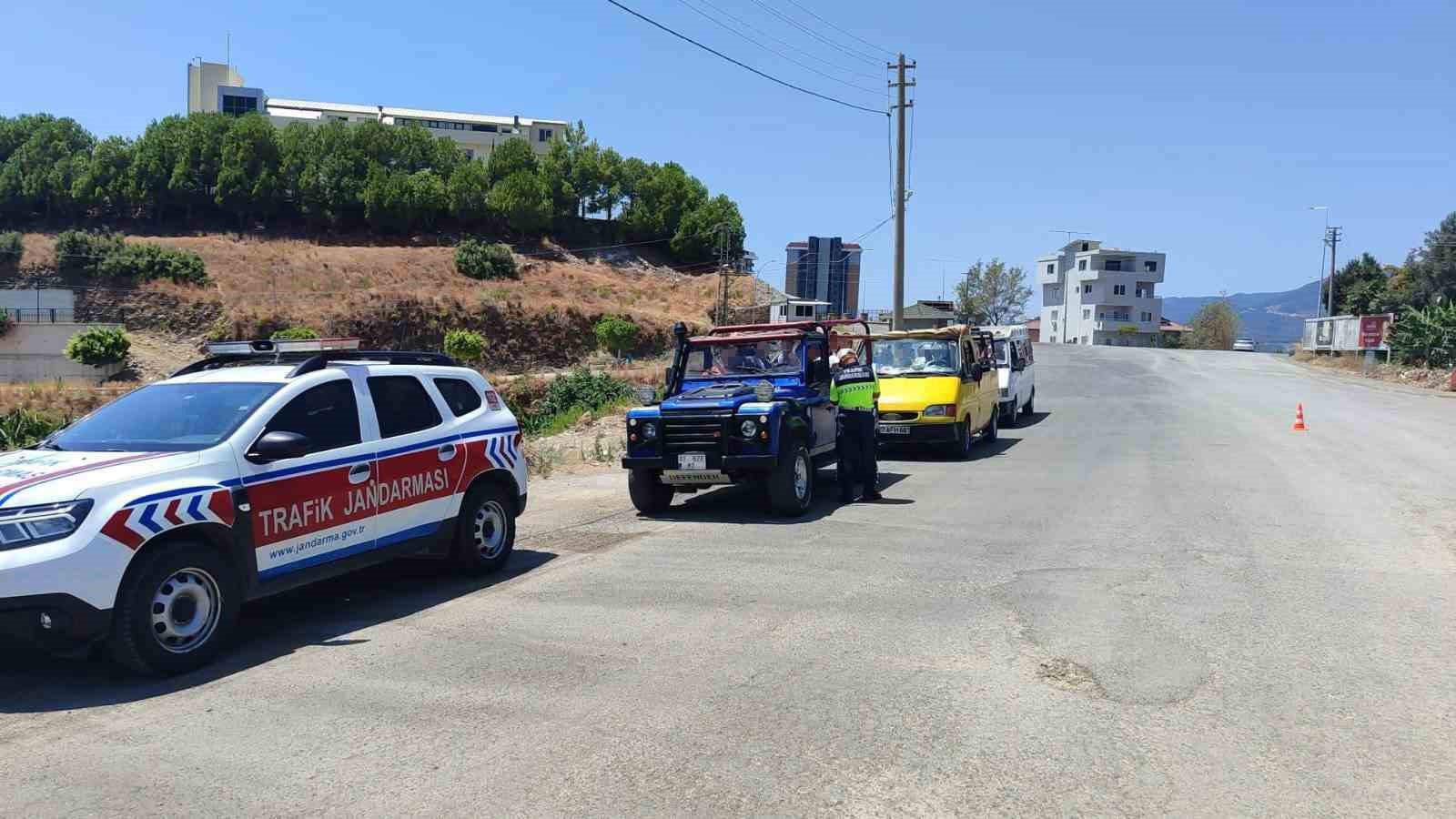 Antalya’da jandarma ekiplerinden safari araçlara yönelik denetim