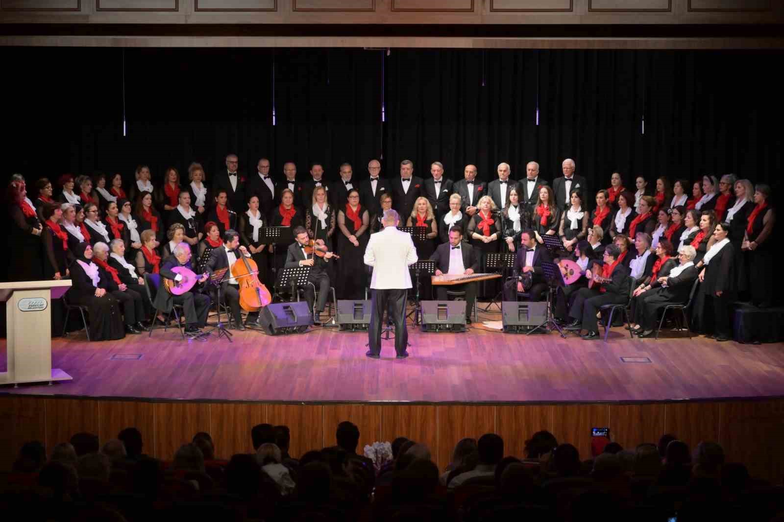 ESENYURT BELEDİYESİ'NCE CUMHURİYET'İN KURULUŞUNUN 103. YIL DÖNÜMÜ DOLAYISIYLA DÜZENLENEN KONSERDE, KLASİK TÜRK MÜZİĞİ TOPLULUĞU BİRBİRİNDEN GÜZEL ESERLERİ SESLENDİRDİ.