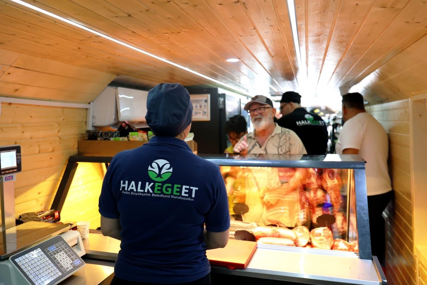 Mobil Halk Ege Et Akbük'te vatandaşlardan yoğun ilgi gördü