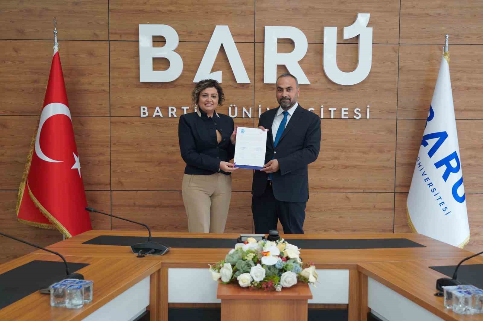 BARTIN ÜNİVERSİTESİ (BARÜ), ULUSLARARASI AKADEMİK İŞ BİRLİKLERİNİ GÜÇLENDİRME ÇALIŞMALARI KAPSAMINDA KOSOVA’DAKİ PRİZREN UKSHİN HOTİ ÜNİVERSİTESİ İLE İŞ BİRLİĞİ PROTOKOLÜ İMZALADI.