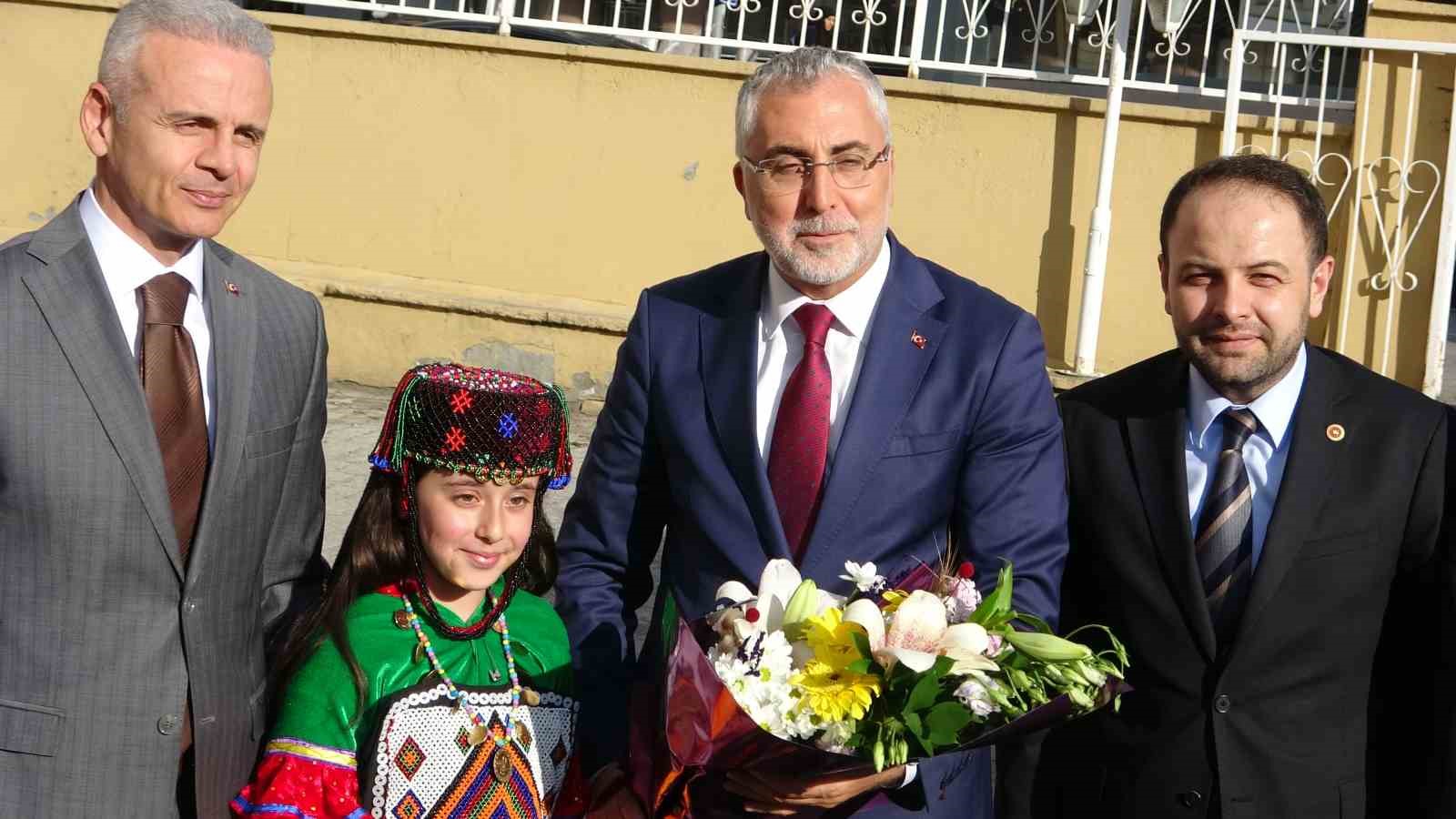 Çalışma Bakanı Işıkhan Ardahan’da