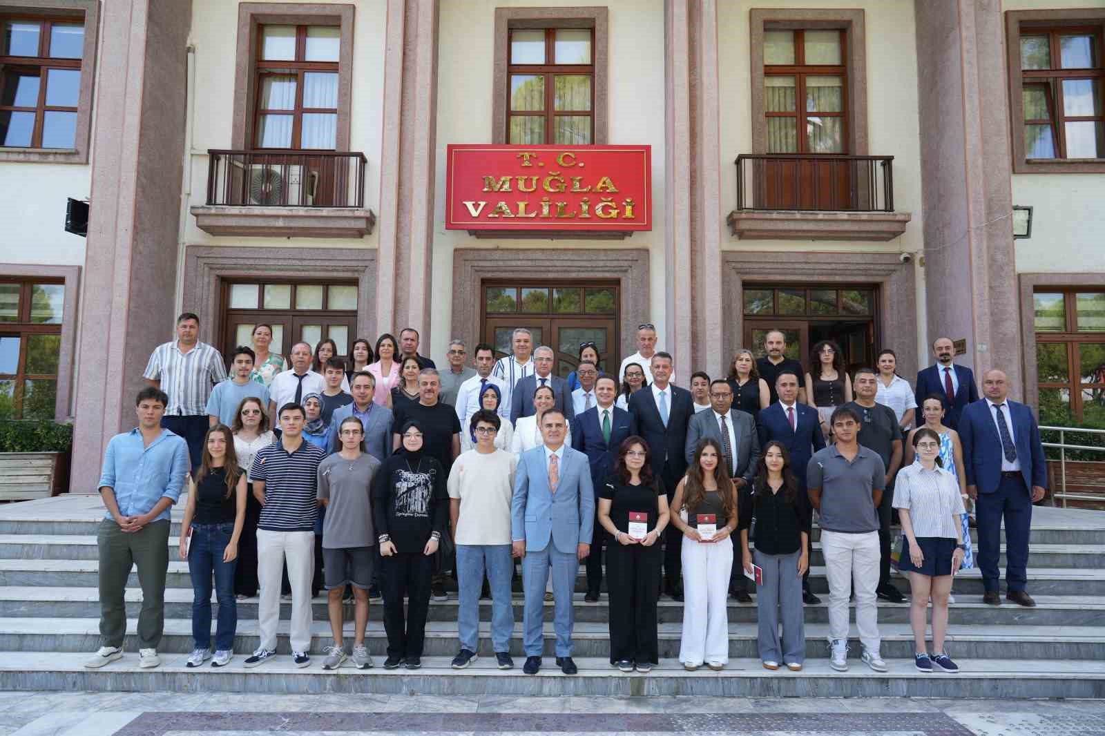 Vali Akbıyık: Türkiye Yüzyılı başarılı gençlerimizin sayesinde inşa edilecek